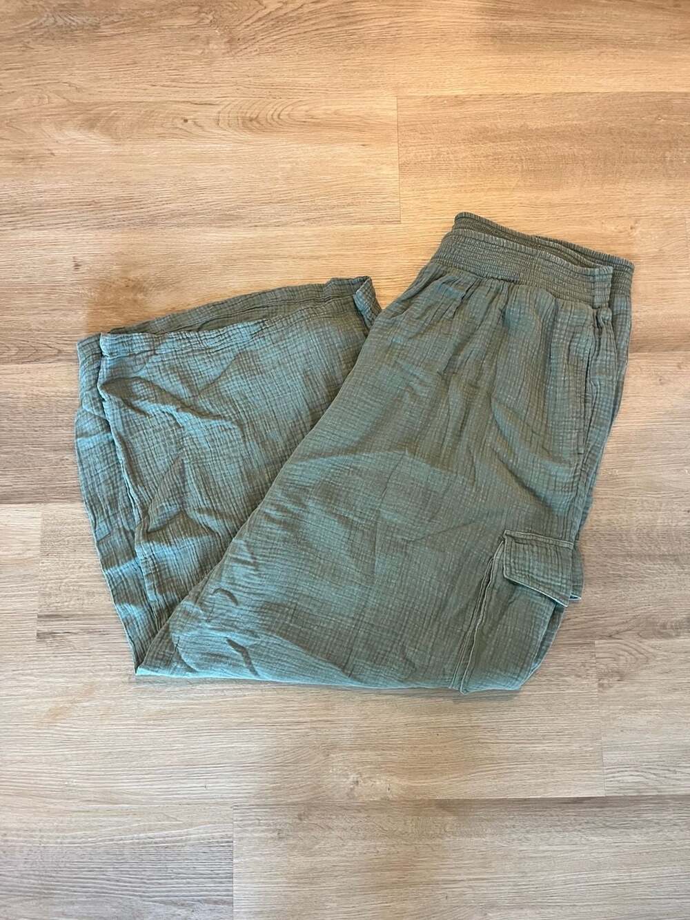 Aerie, Womans Gauzy High Waisted Cargo Pants, Wide Leg, Flowy, Olive Green,XL
